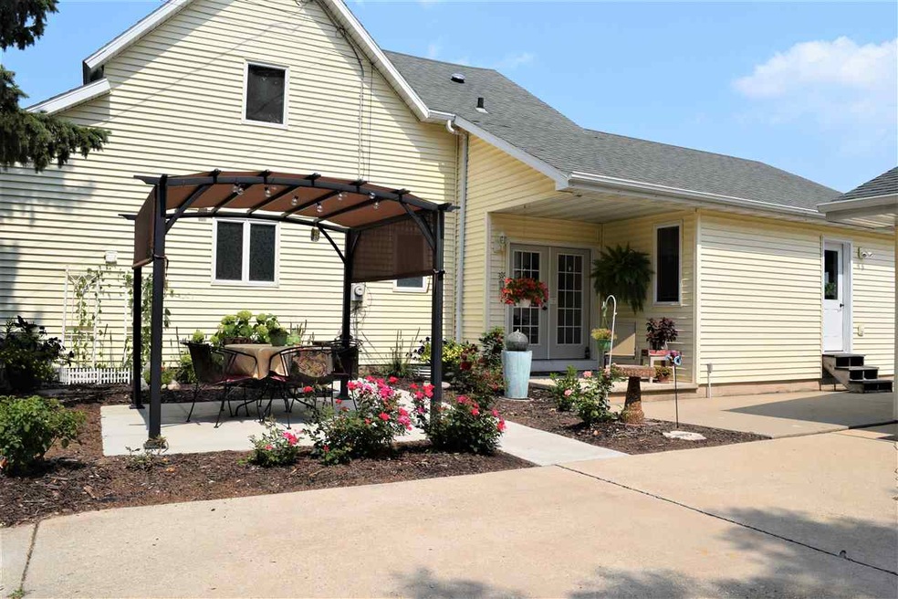 211 Lom St, Combined Locks, WI 54113 - photo 1