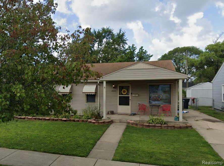 25223 Wiseman St, Roseville, MI 48066 - photo 1
