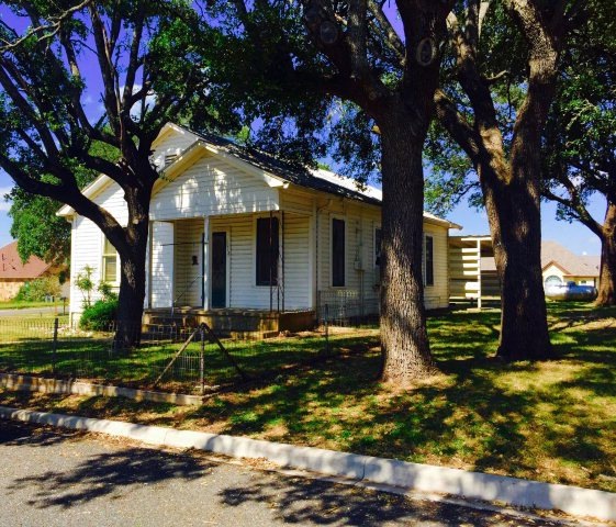 1018 N Cherry St, Fredericksburg, TX 78624 - photo 1