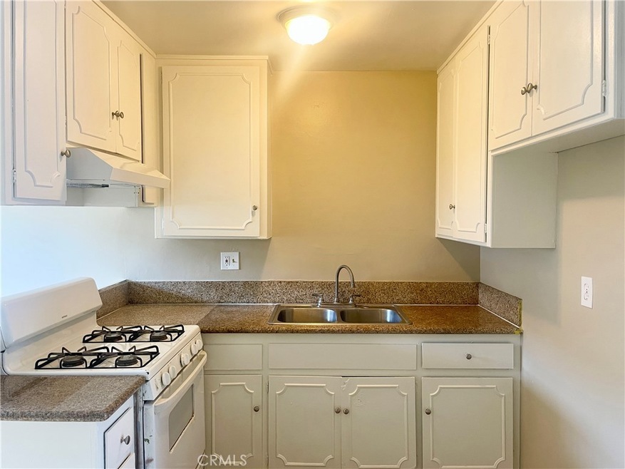 888 N Palm Ave unit 3, Upland, CA 91786 - photo 1