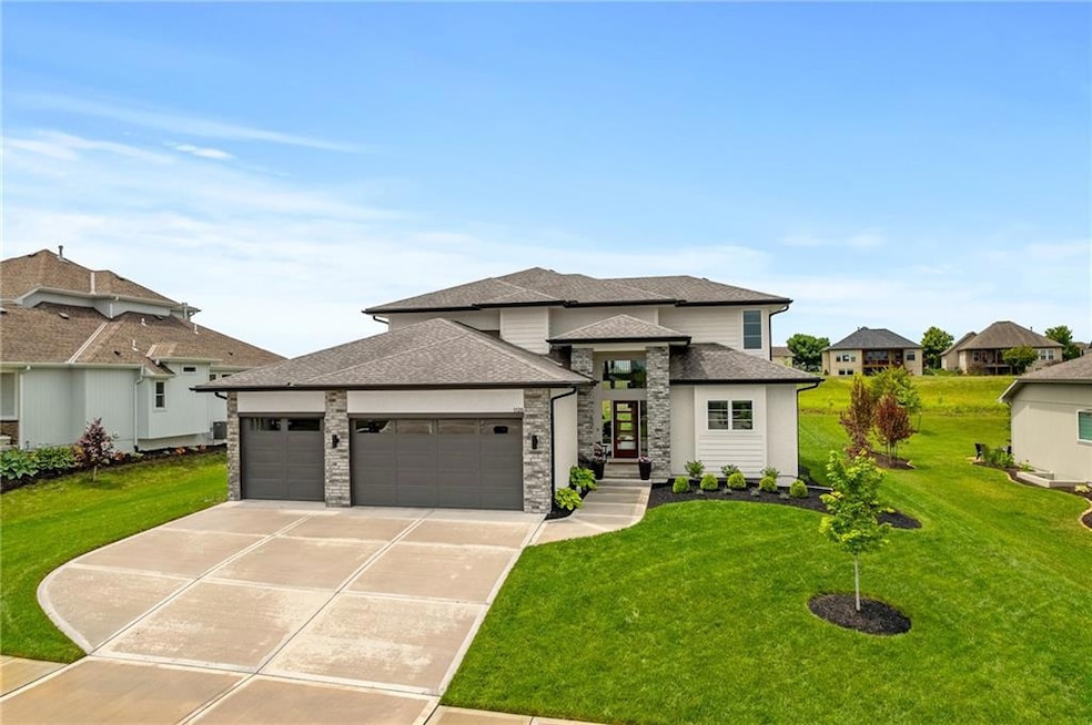 Pending $650,000 • Co-Listing Agent