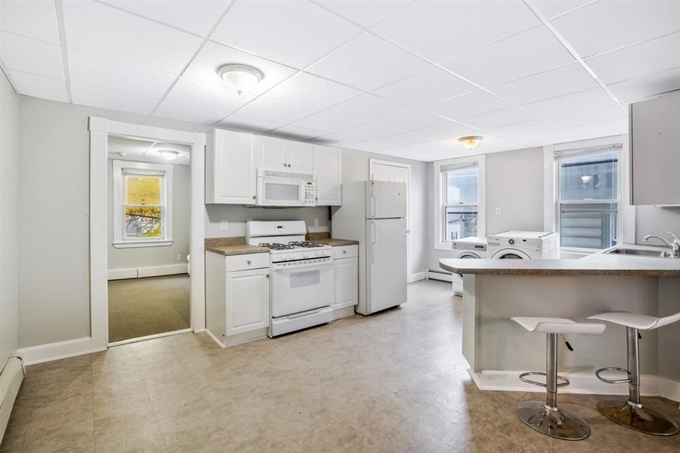 11 Read St unit 3, Salem, MA 01970 - photo 1