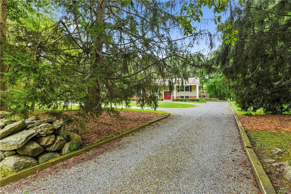 22 Rolling Meadow Ln, Pound Ridge, NY 10576 - photo 1