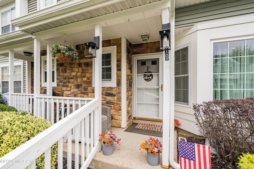 19 Horseshoe Ct unit 30, Tinton Falls, NJ 07753 - photo 1