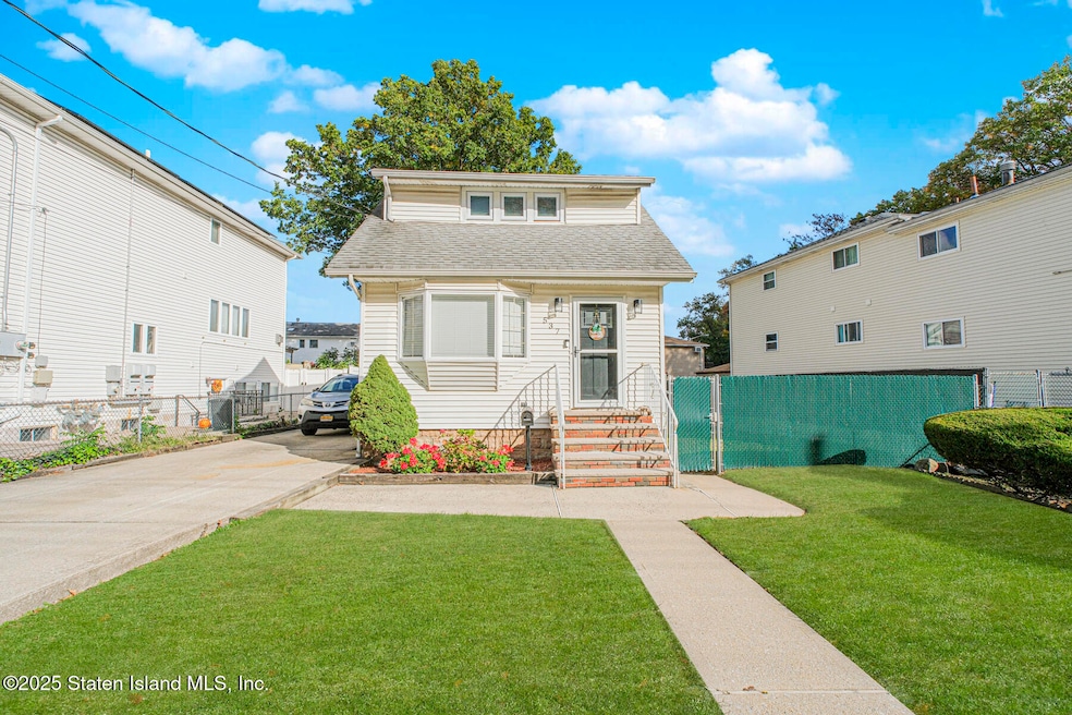 537 Annadale Rd, Staten Island, NY 10312 - photo 1