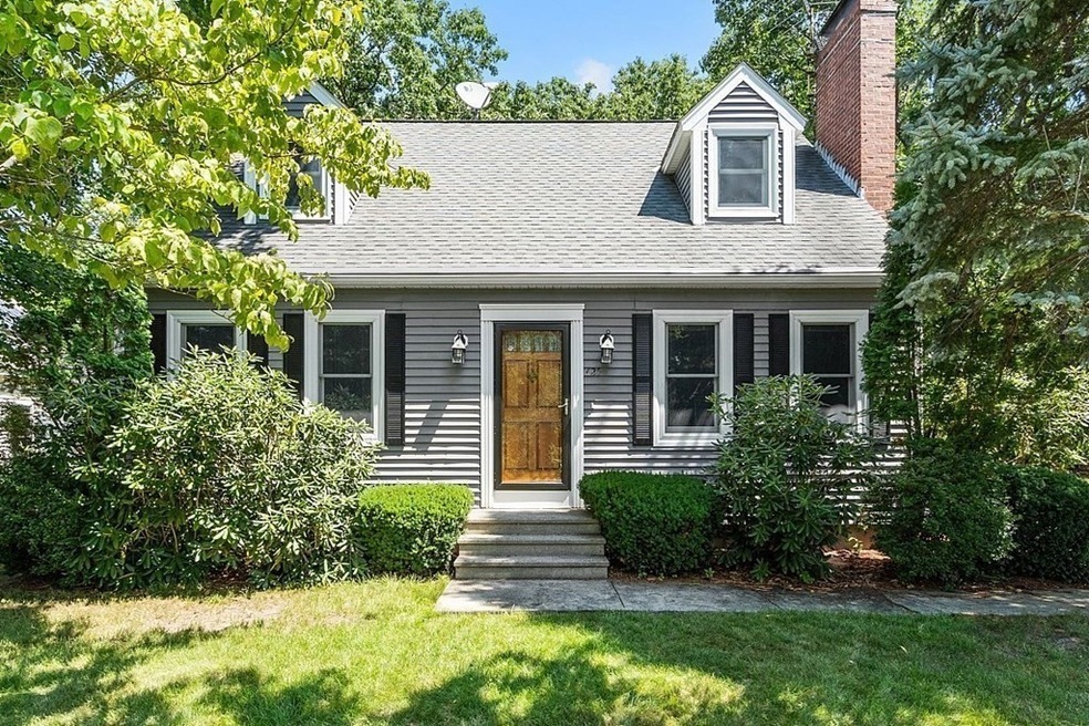 425 Johnny Appleseed Ln, Leominster, MA 01453 - photo 1