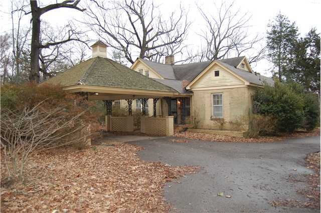 Imagine a one of a kind picturesque setting locate