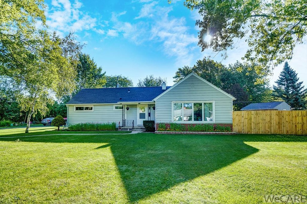 502 S Wentz St, Wapakoneta, OH 45895 - photo 1