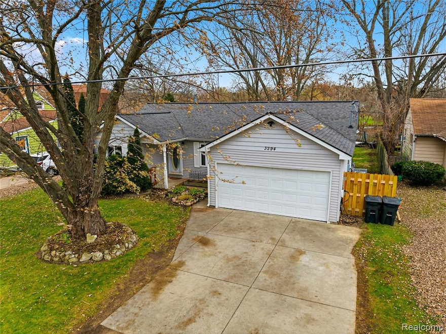 3294 Comer Dr, Flint, MI 48506 - photo 1