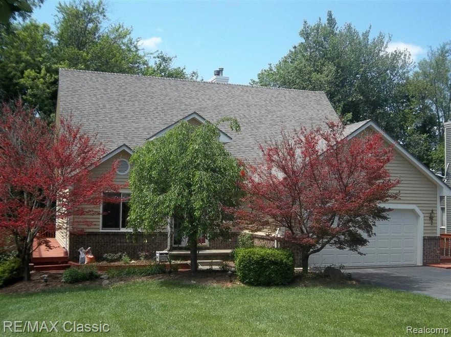 441 Alexander Dr, Walled Lake