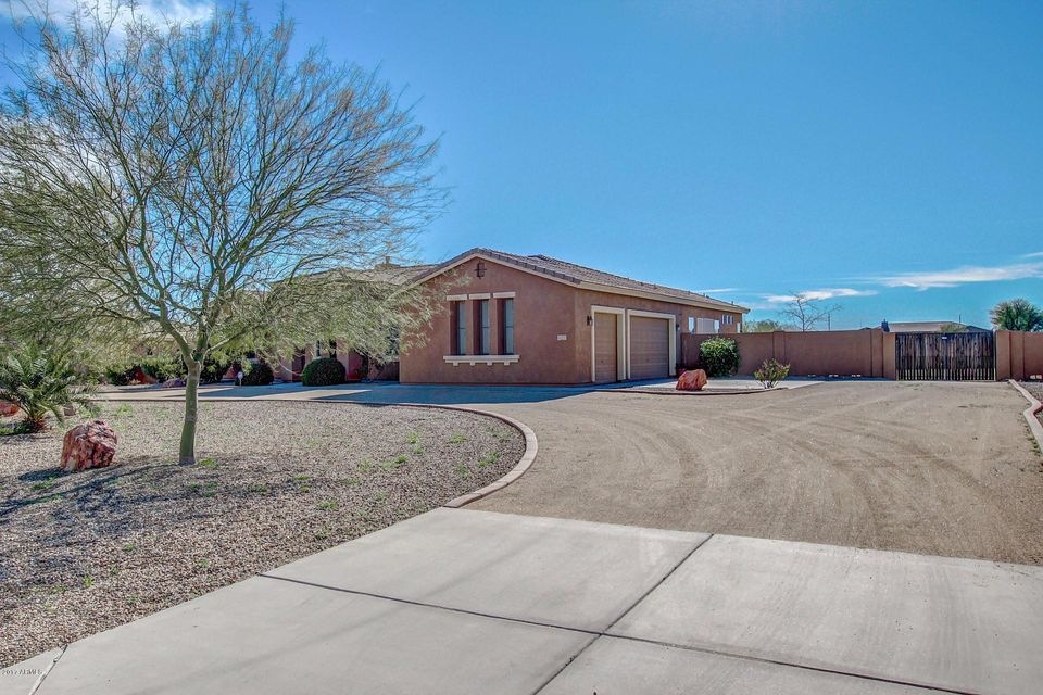 Front Driveway & Garage