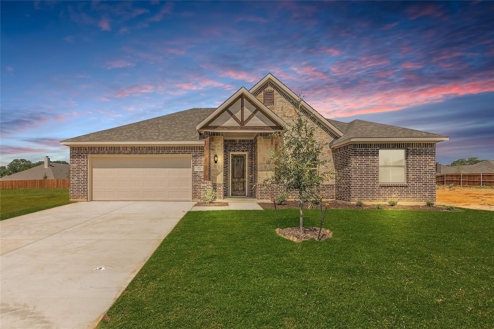 209 Magnolia Dr, Azle, TX 76020 - photo 1