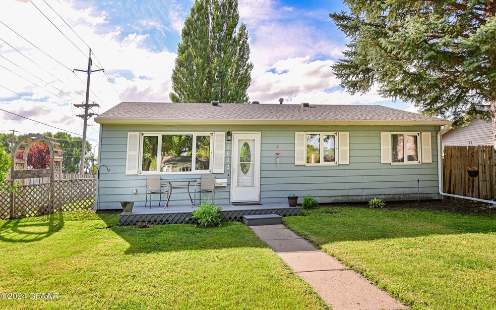 1622 S 19th St, Grand Forks, ND 58201 - photo 1