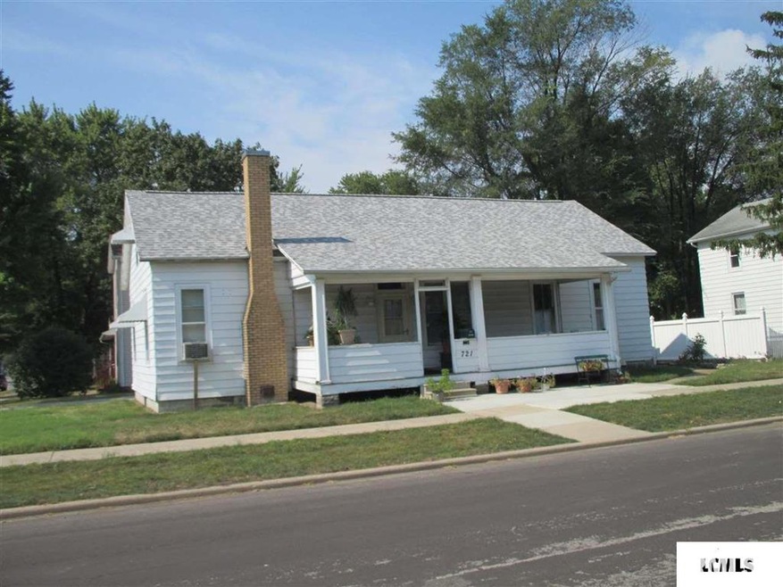 721 Tremont St, Lincoln, IL 62656 - photo 1