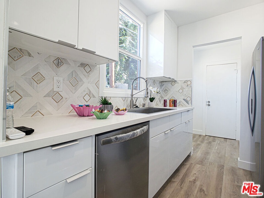 4723 Pickford St unit 4723 1/2, Los Angeles, CA 90019 - photo 1