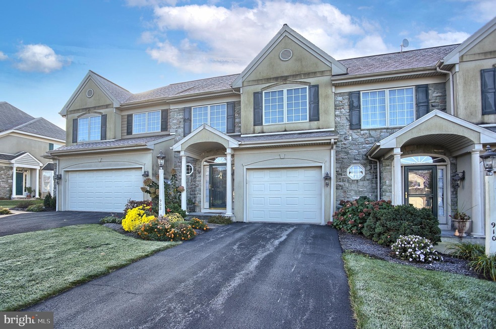 908 Walnut St, New Holland, PA 17557 - photo 1