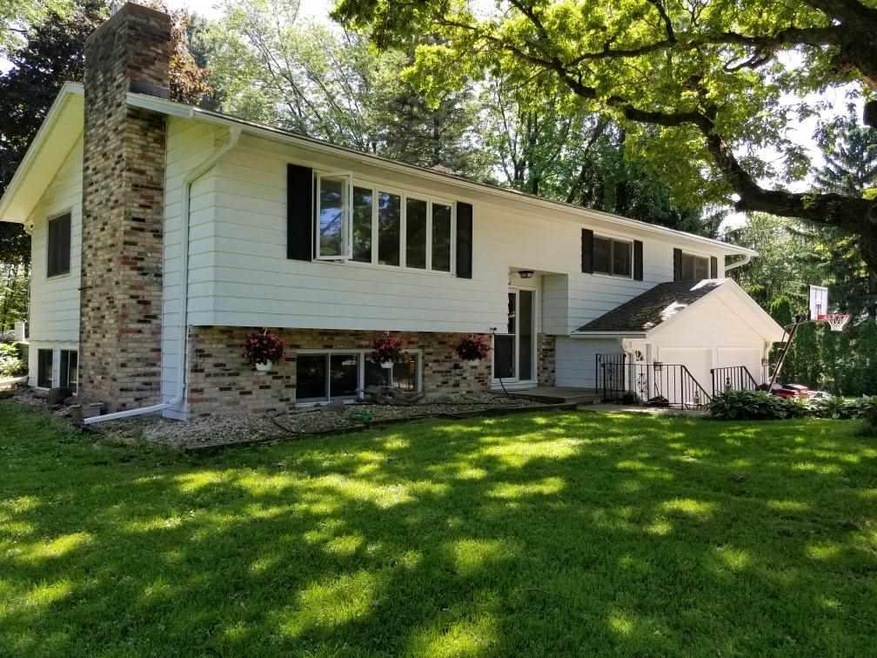 5555 Shamrock Ln, Fitchburg, WI 53711 - photo 1