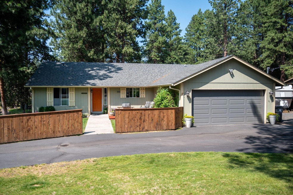 19204 River Woods Dr, Bend, OR 97702 - photo 1