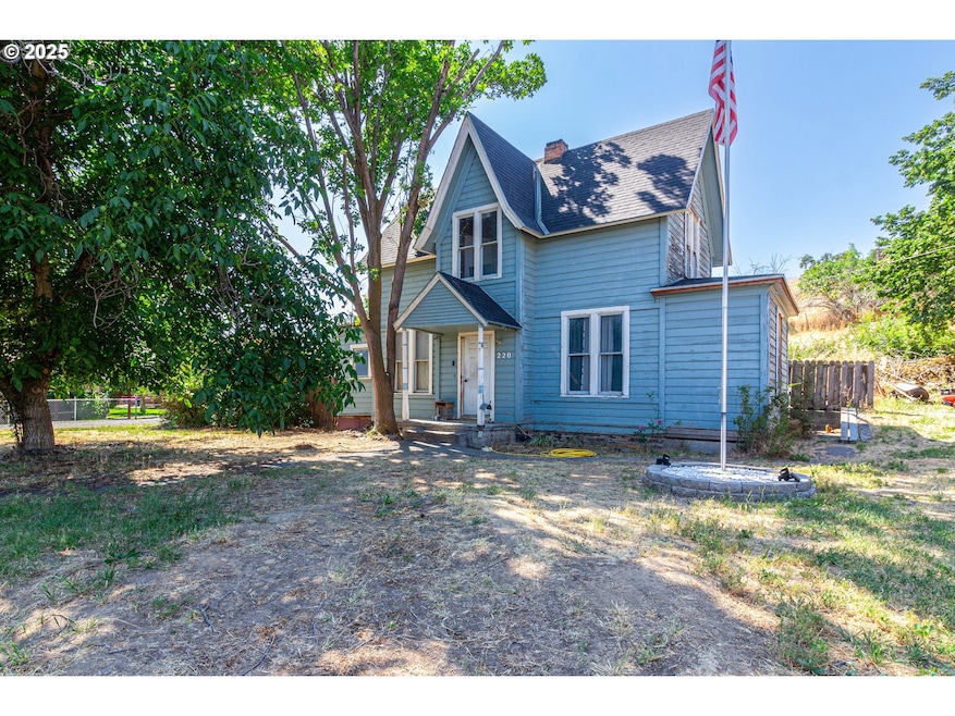 220 E Cannon St, Heppner, OR 97836 - photo 1