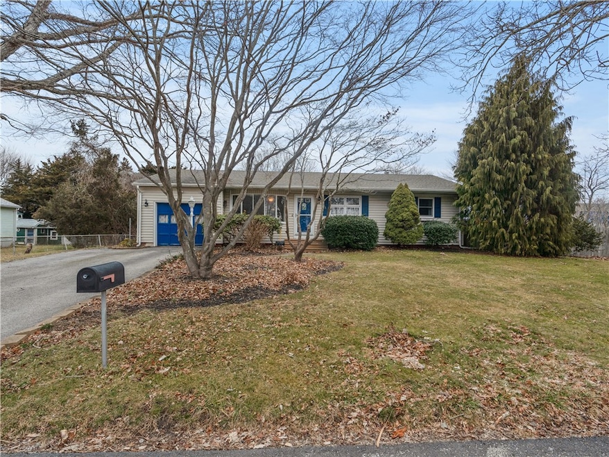 46 Ridgeway Dr, Warren, RI 02885 - photo 1