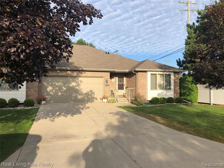 3565 Crimson Court front of house 1.jpg