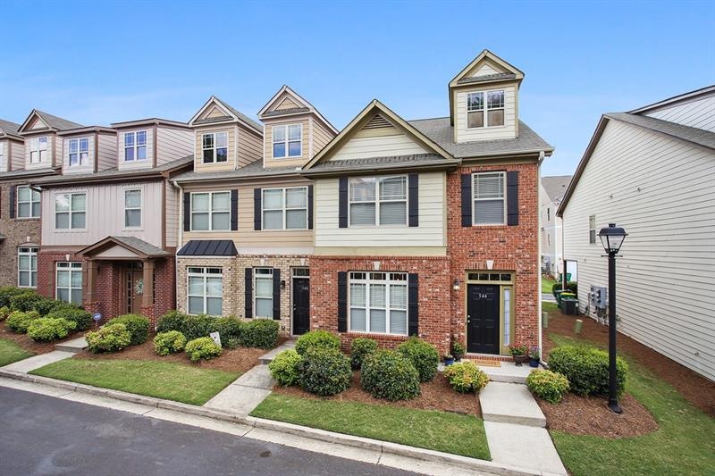 Welcome to 544 Ridge View Crossing, a large spacio