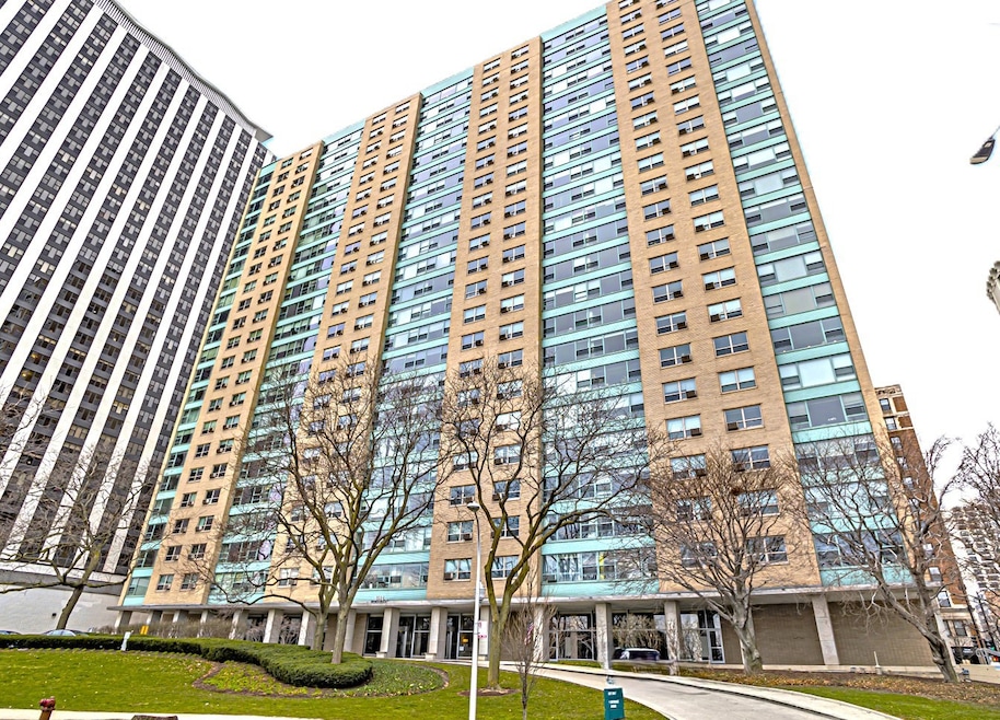 3180 N Lake Shore Dr unit 5E, Chicago, IL 60657 - photo 1