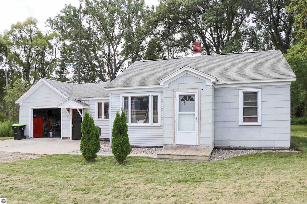 10656 E Traverse Hwy, Traverse City, MI 49684 - photo 1