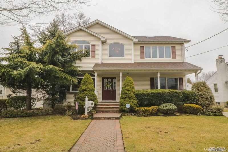 122 Woods Ave, Malverne, NY 11565 - photo 1