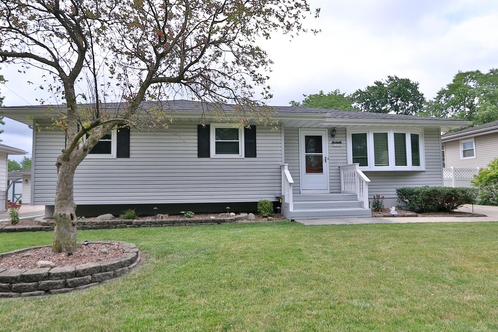 815 Tyler Ave, Dyer, IN 46311 - photo 1