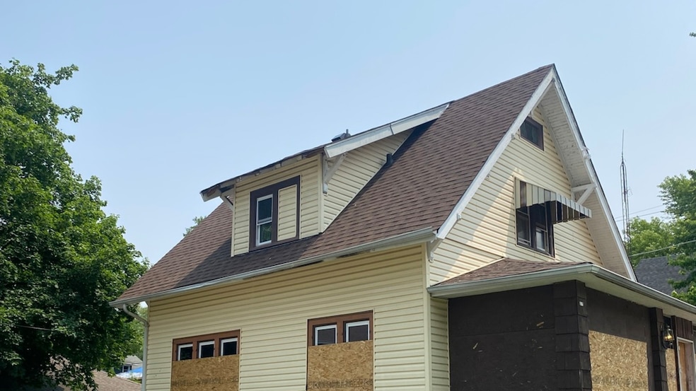 945 E Hickory St, Kankakee, IL 60901 - photo 1