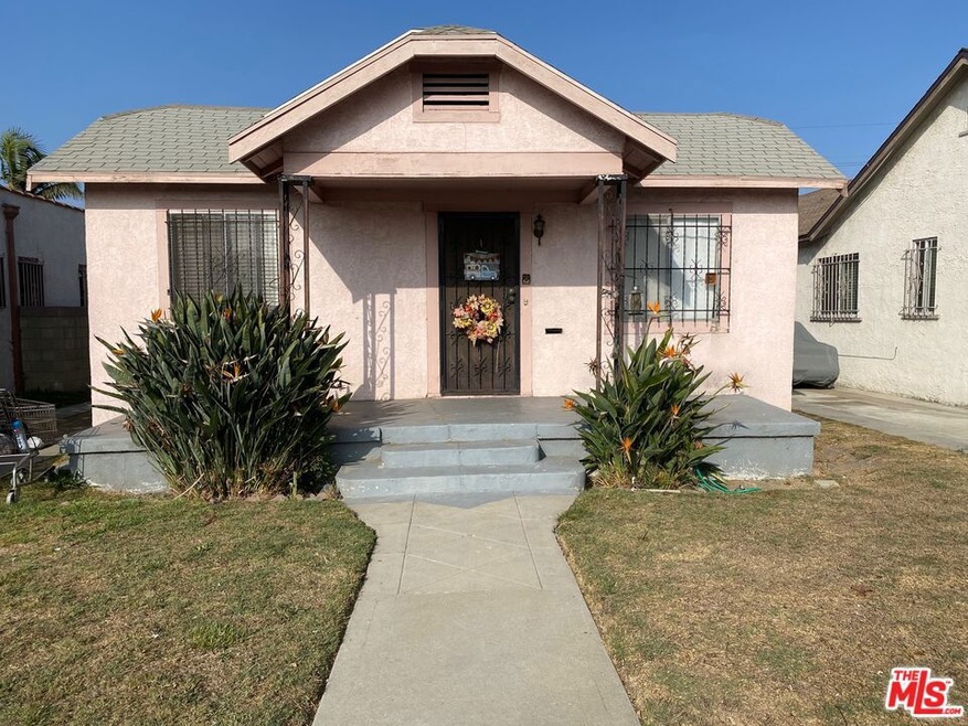 FRONT OF HOUSE