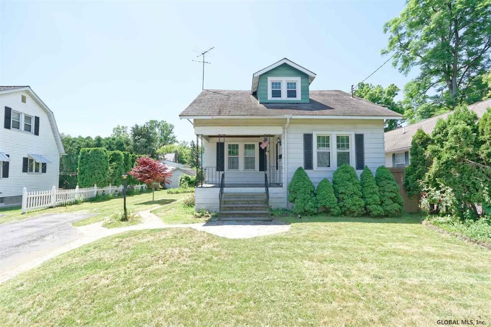 8 Mohawk Ave, Rensselaer, NY 12144 - photo 1