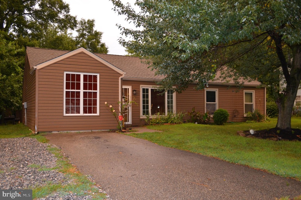 112 Wisteria Ln, Penns Grove, NJ 08069 - photo 1