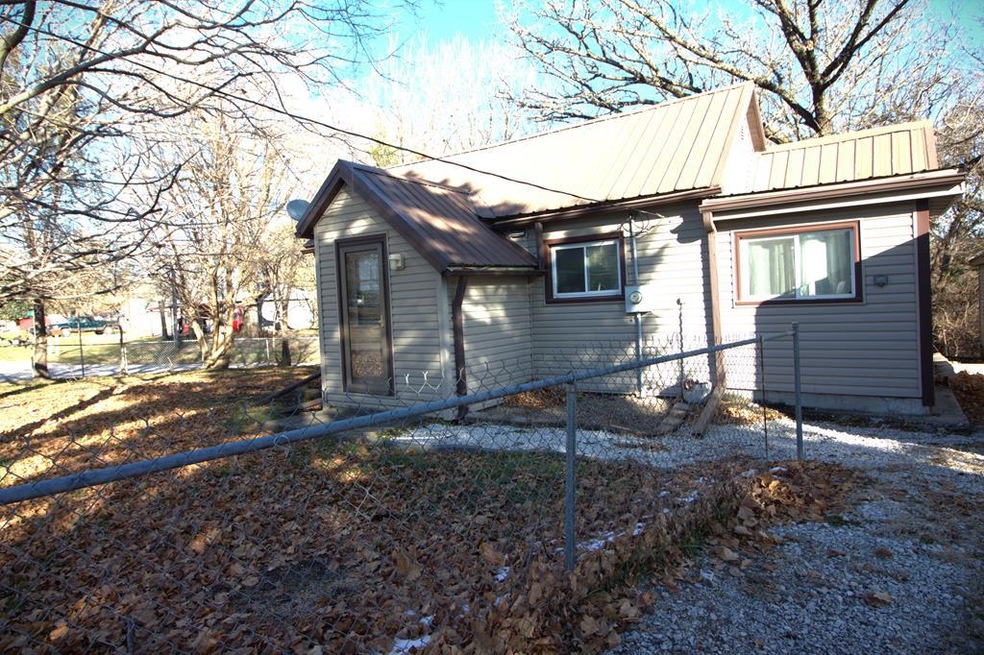 28 Circle St, Otho, IA 50569 - photo 1