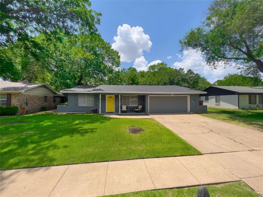 1219 Crestridge St, Ennis, TX 75119 - photo 1