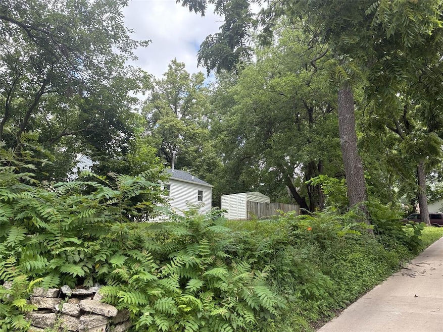 2305 Saylor Rd, Des Moines, IA 50313 - photo 1