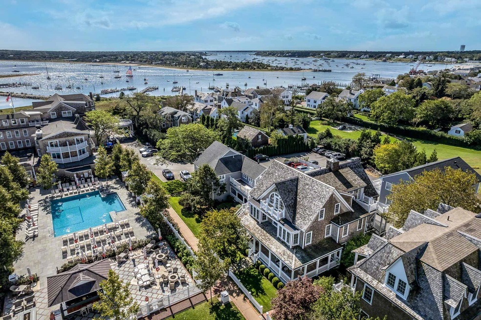Harbor View Hotel Captain's Cottages