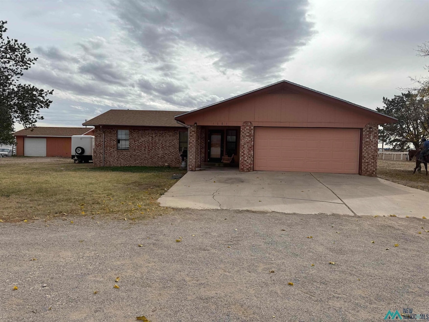 1011 Painted Pony Ln, Artesia, NM 88210 - photo 1