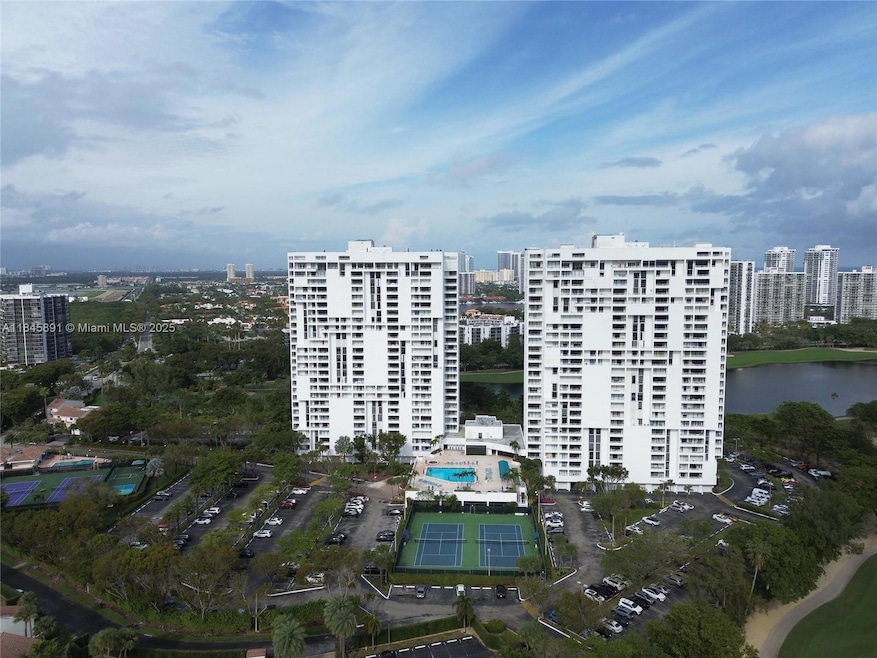 Delvista Towers Condominium unit 818, Miami, FL 33180 - photo 1