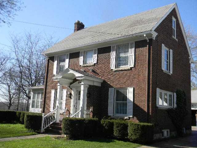 Exterior Front Classic DeVeaux Tradtional!