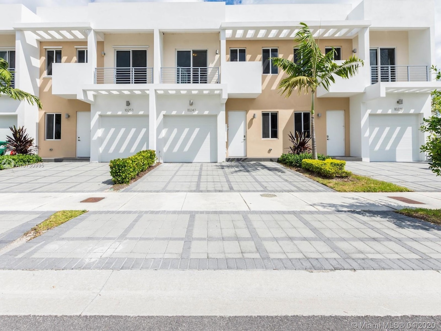 10243 NW 72nd St, Doral, FL 33178 - photo 1