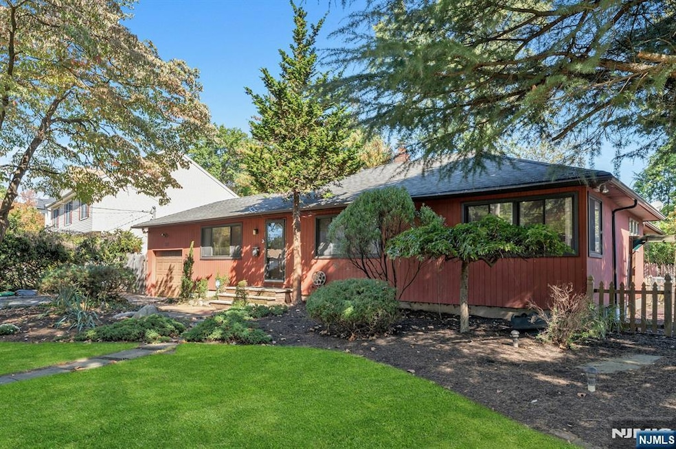 192 Valley Rd, River Edge, NJ 07661 - photo 1