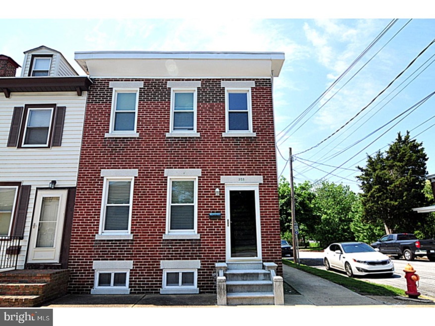 928 Clayton St, New Castle, DE 19720 - photo 1
