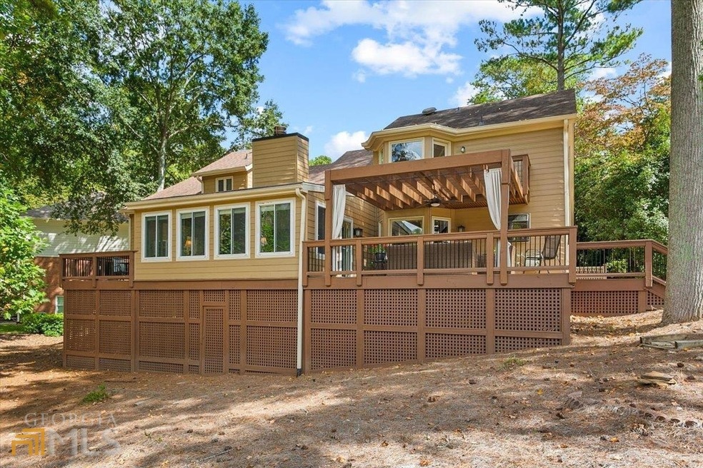 10390 Amberside Ct, Roswell, GA 30076 - photo 1