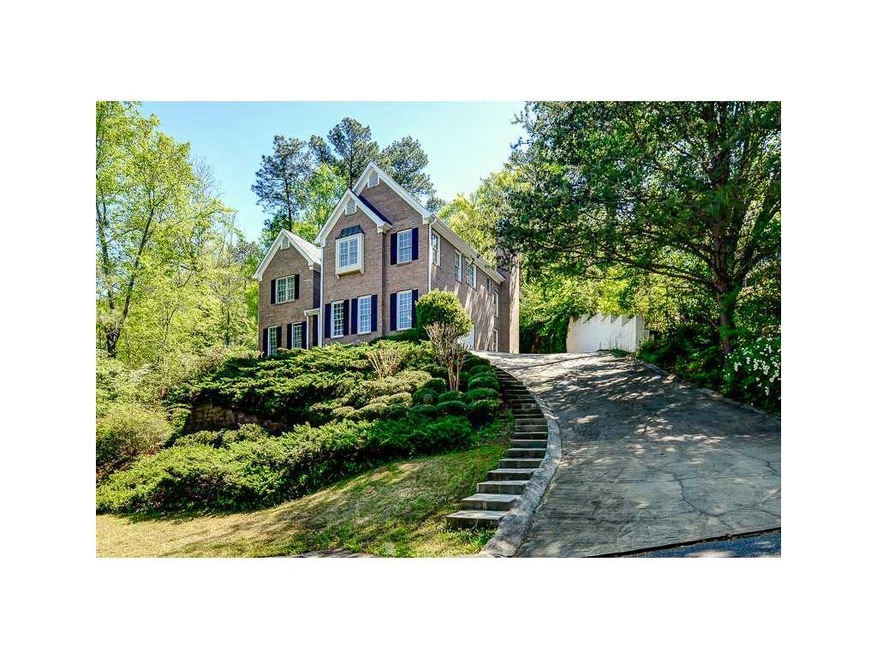 Exterior Front. Great privacy - Great long range v