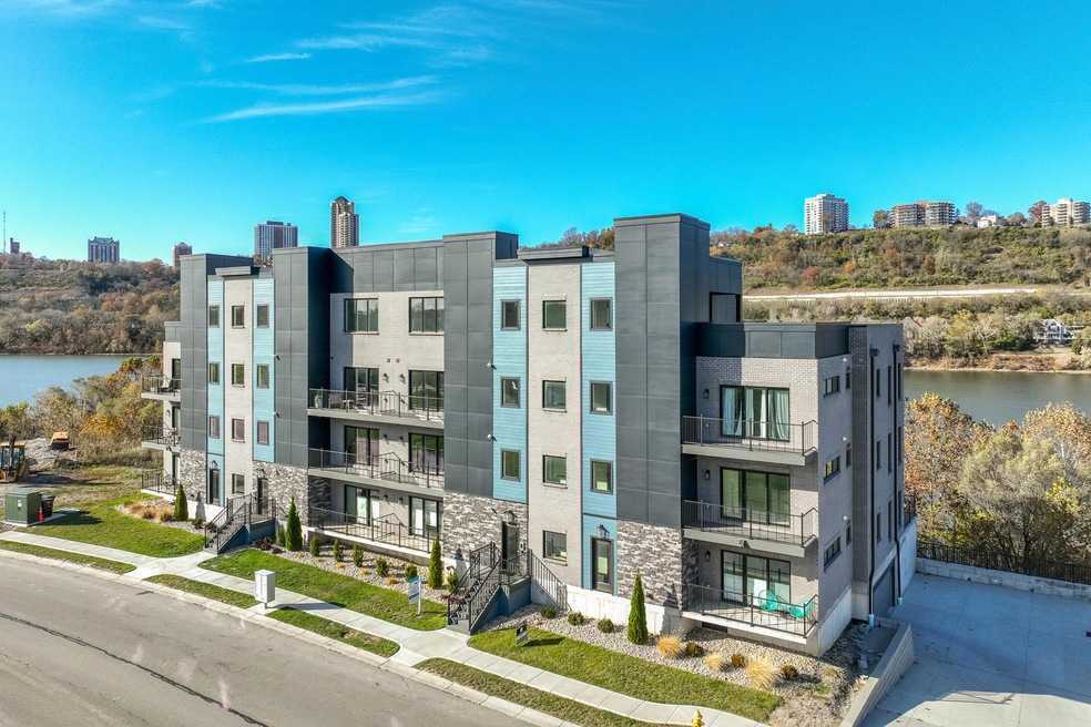 745 Manhattan Blvd unit 303, Dayton, KY 41074 - photo 1