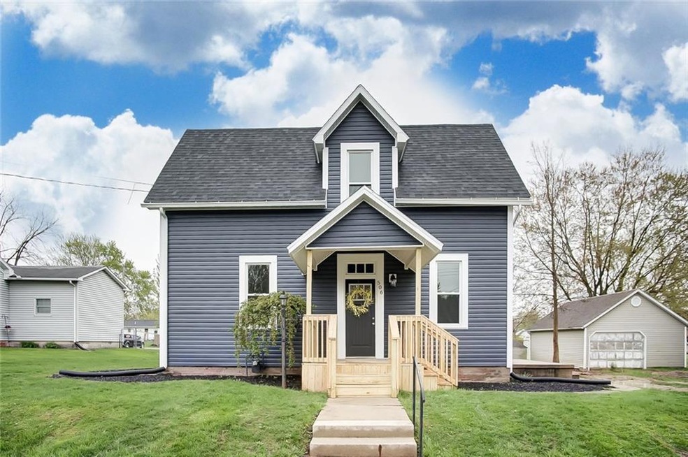 506 Murray St, Wapakoneta, OH 45895 - photo 1