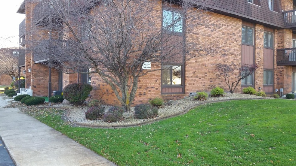 933 W Glen Park Ave unit 101, Griffith, IN 46319 - photo 1