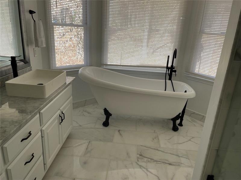 DESIGNER CARRERA MARBLE COUNTERTOPS WITH VESSELS